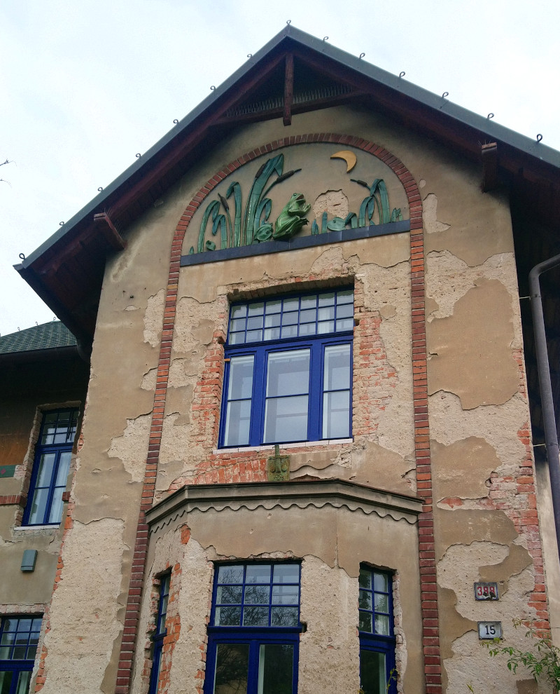 Pardubice, vila Žába - reliéf