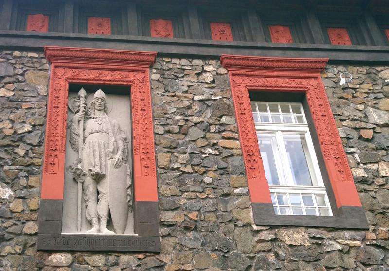 Pardubice, Kamenná vila - okna
