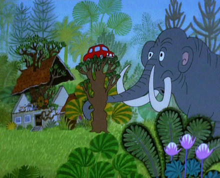 Dům prorostlý stromem a slon opodál