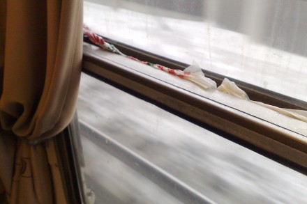 Pomocná izolace okna ve vlaku